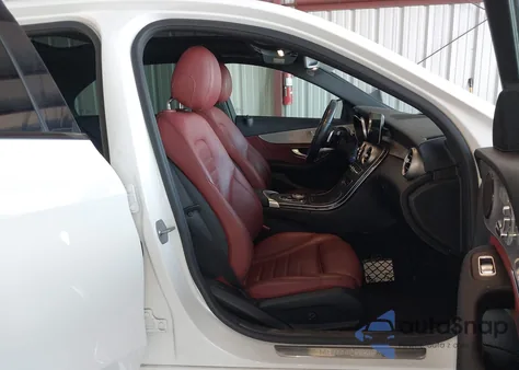 2019 Mercedes-Benz C 300 z USA, uszkodzony, nr VIN 55SWF8DB1KU291999